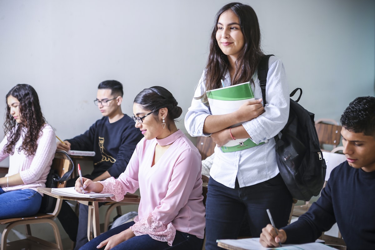 学生参加在线视频课程